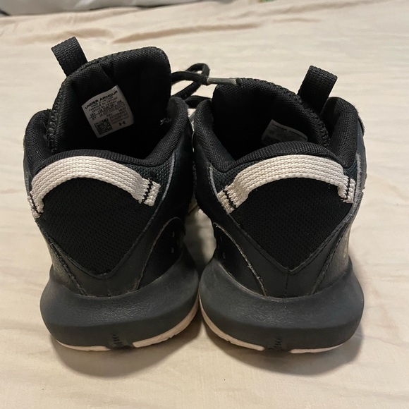 Under Armour Grade School UA Lockdown 6 Basketball Shoes Sneaker Size 5 Boys - Picture 3 of 9